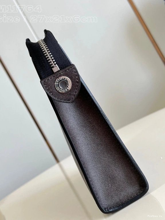 First bag ru VOYAGE-27*21*6CM LOUIS POCHETTE VUITTON 0816